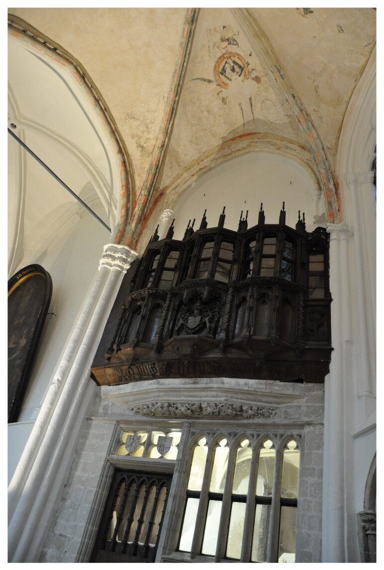 In de kijker bidkapel kant kerk foto Sarah Bauwens